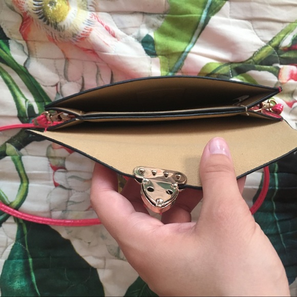 Pink Purse - Picture 3 of 3